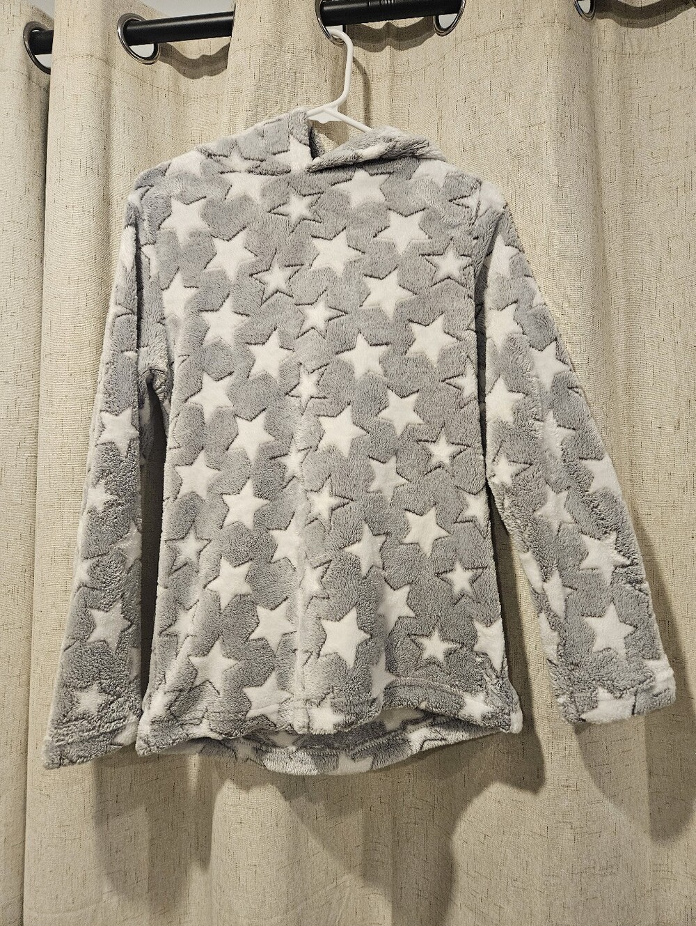 Cozy Star Print Fuzzy Pajama Set - Grey & White